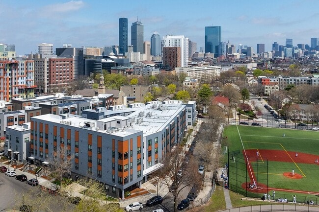 Foto del edificio - 100 Cabot St