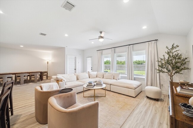 Building Photo - 919 Starcross Bnd Dr