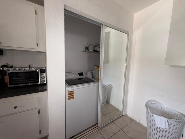 Foto del edificio - 12193 Royal Palm Blvd