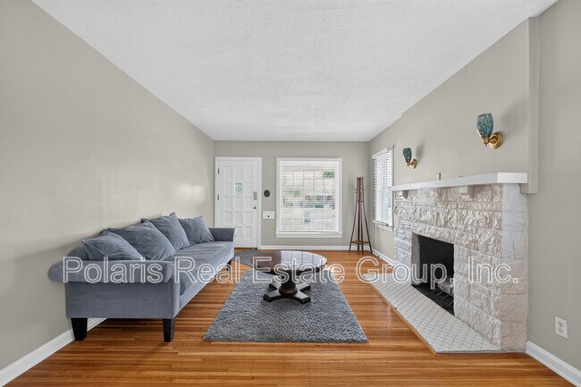 Foto del edificio - 5428 E 10th St