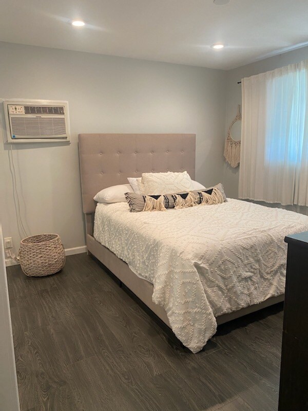 Foto del edificio - 4824 Hazeltine Ave