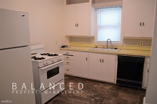 Building Photo - 3 br, 1.5 bath House - 2910 SW 17th St