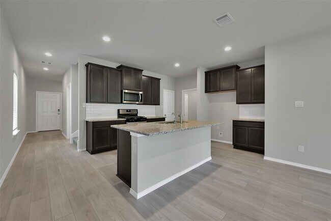 Foto del edificio - 9229 Inland Leather Ln