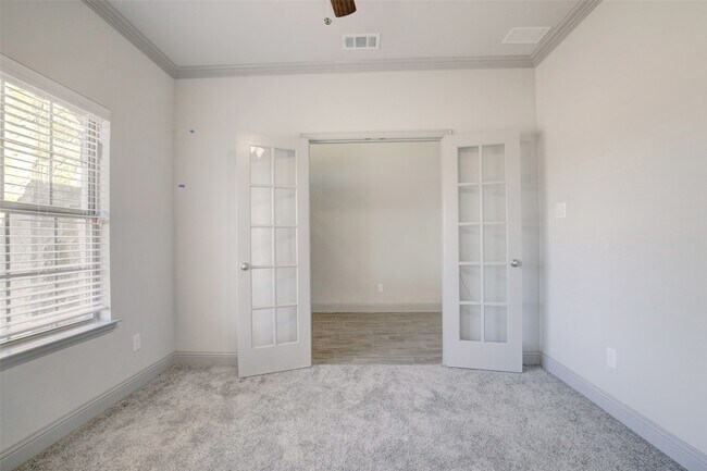 Foto del edificio - 7821 Cypress Dr