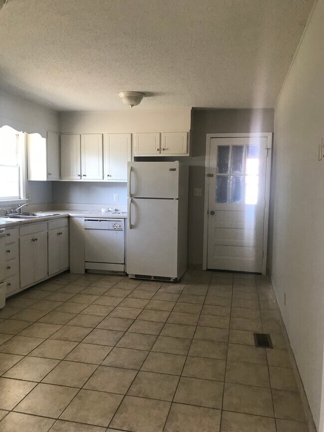 Foto del edificio - 5947 Lexington Dr