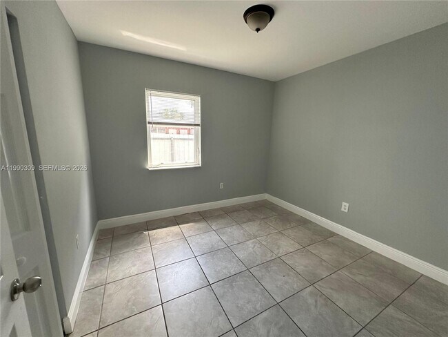 Foto del edificio - 6801 NW 2nd Ct