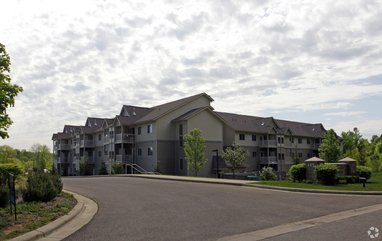 Foto del edificio - Stone Lake Manor