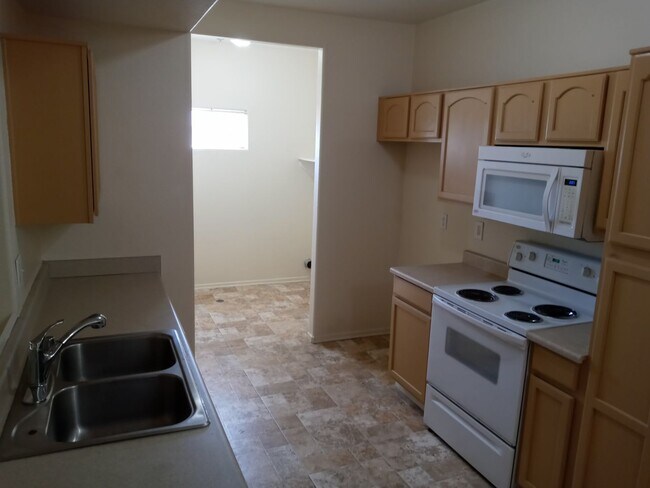 Foto del edificio - 41410 Juniper St