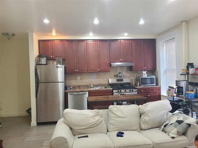 Foto del edificio - 35-16 31st Ave