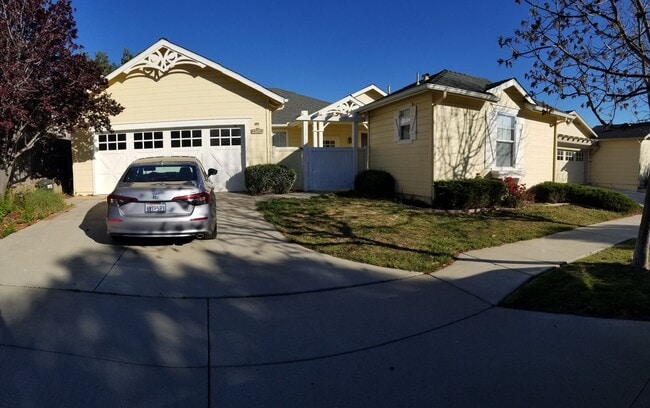 Building Photo - House and Casita/guest house all in one. 5...