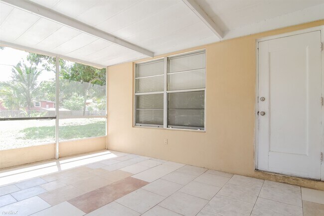 Foto del edificio - 2 br, 2 bath House - 2242 Washington St