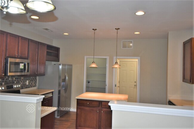 Building Photo - 5011 Miller Dr