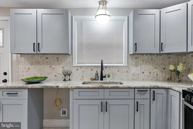 Foto del edificio - 22 N Front St