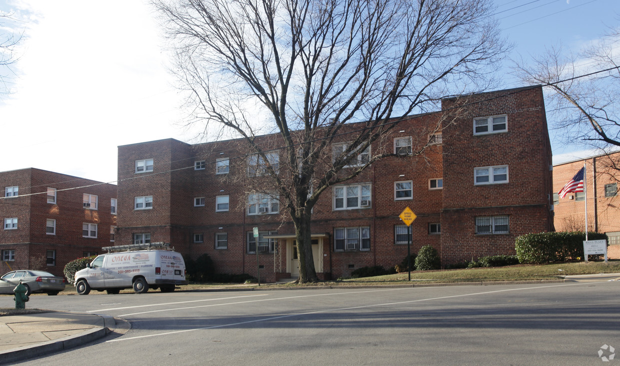 Building Photo - Riggs Plaza Apartments