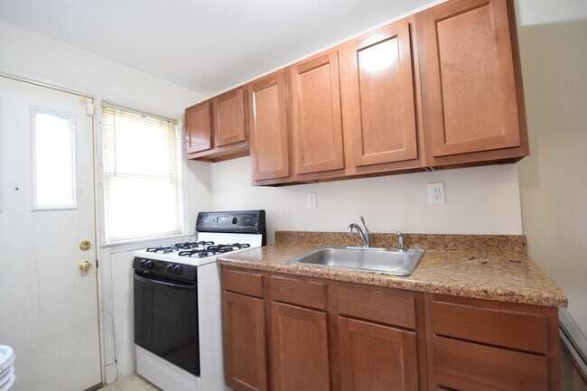 Foto del edificio - 4434 Cedar Garden Rd