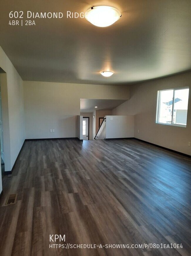 Building Photo - 4 BED | 2 BATH | DOUBLE GARAGE | RAPID VALLEY