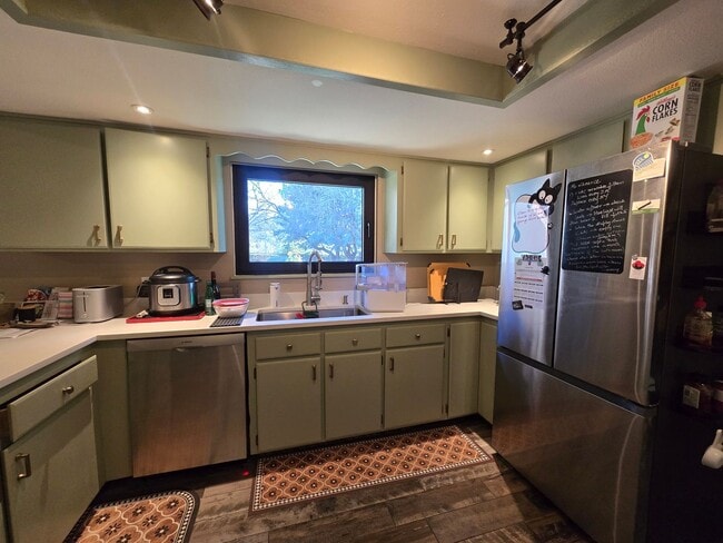 Building Photo - Furnished, 3 - 12 Month Rental Opportunity