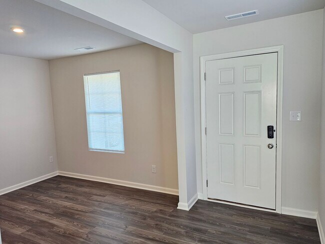 Building Photo - 212 Gaston Cir