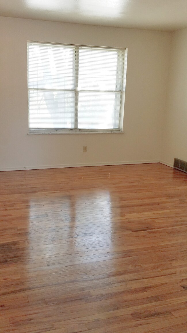 Foto del edificio - 2104 S Marion St