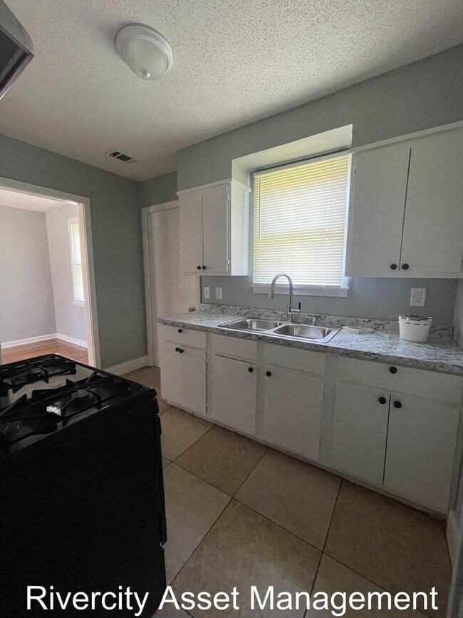 Foto del edificio - 4317 Ferndale Rd