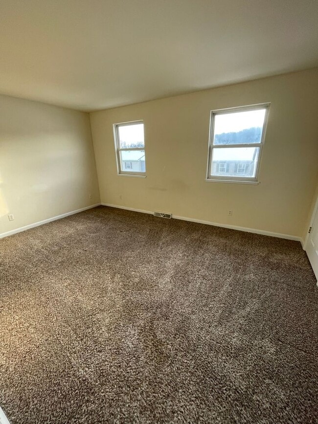 Foto del edificio - 3 Bed 2 Bath Townhouse in Manchester