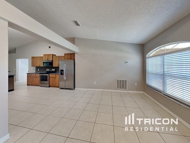 Building Photo - 24 Pineland Ln