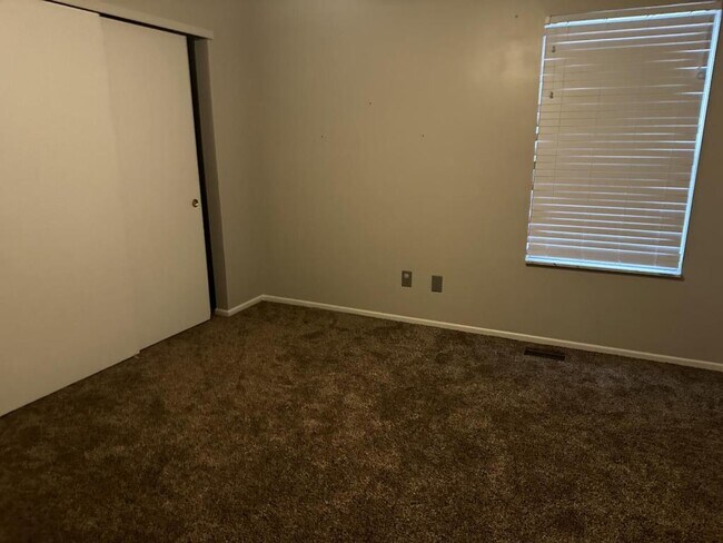 Building Photo - 5099 Bixford Ave