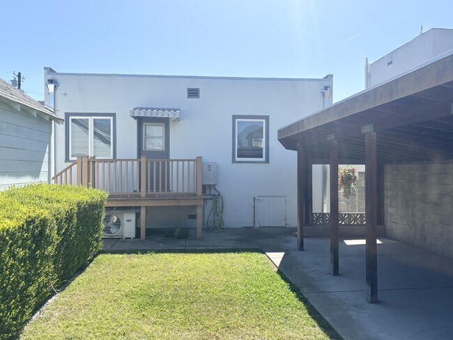 Building Photo - 679 St Mary Ave