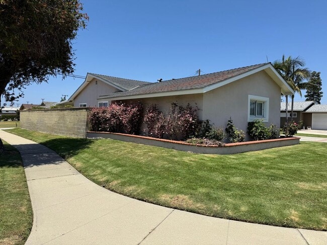Building Photo - 15841 Rollins Ln