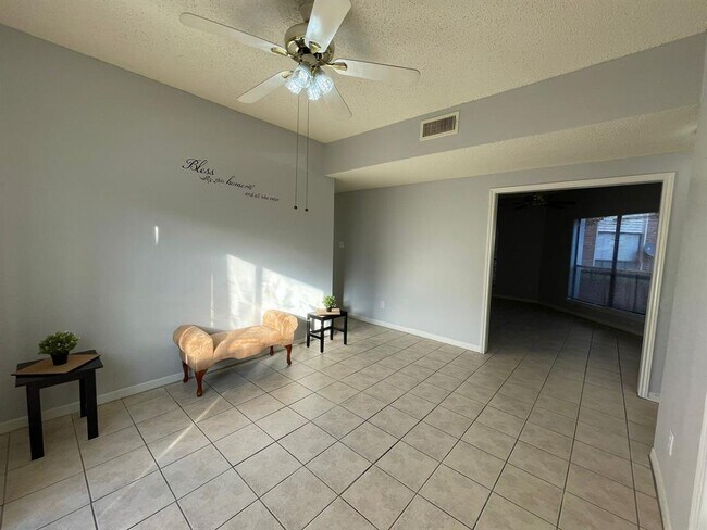 Building Photo - 3733 Thistlemont Dr