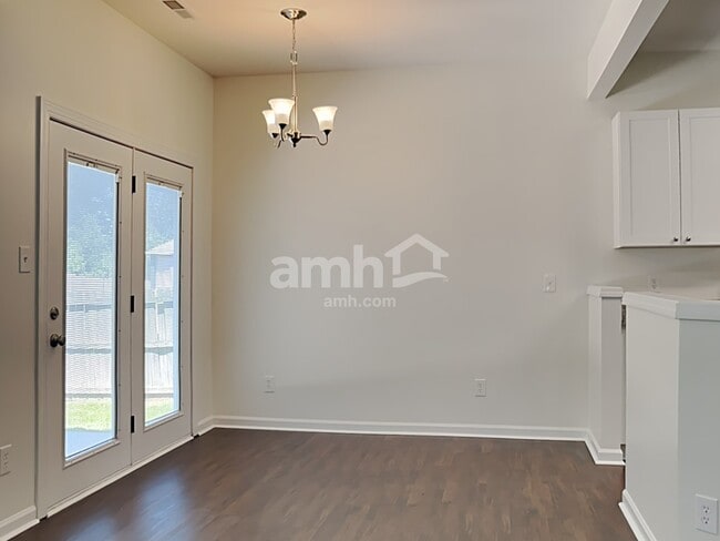 Foto del edificio - 1575 Pondhaven Dr