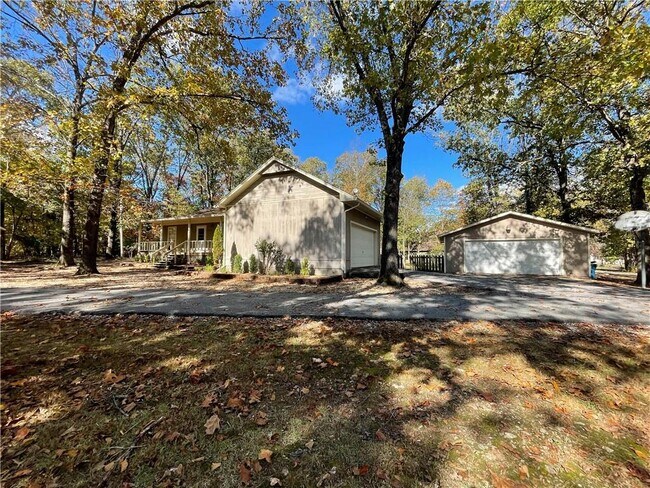 Building Photo - 13676 Cardinal Cir