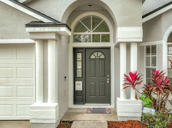 Building Photo - Move-In Ready, Pet-Friendly 4BR in Waterford Lakes!