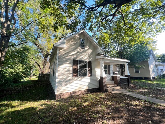 Foto del edificio - 3 Bed 1 Bath For Rent - Springfield