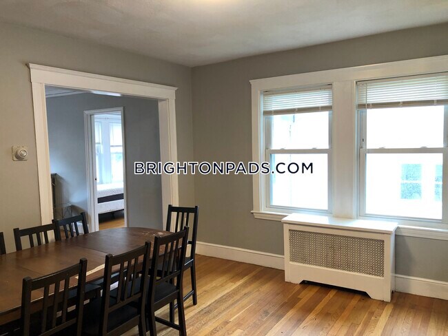 Building Photo - 25 Gerald Rd