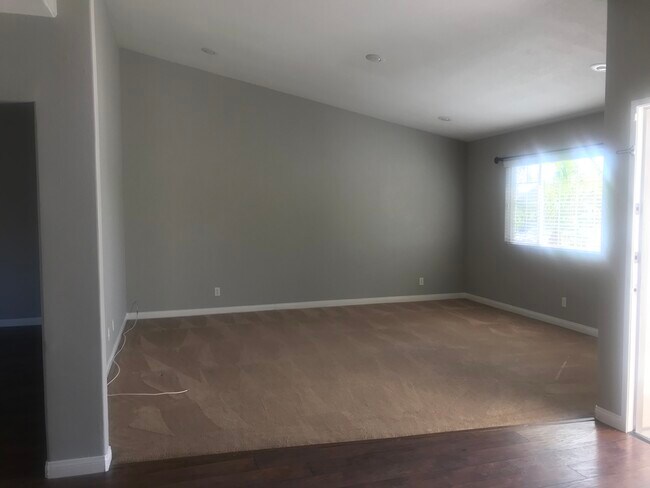 Building Photo - 1000 Novato Dr