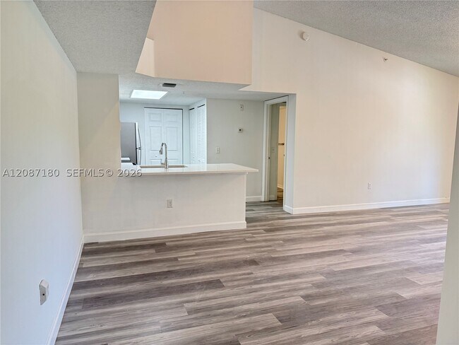 Foto del edificio - 5045 Wiles Rd