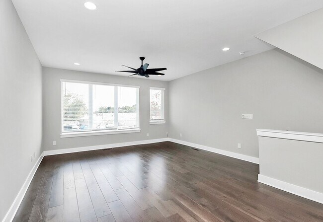 Foto del edificio - Rent Special on Gorgeous Townhome Near Upt...