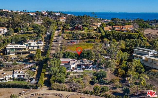 Foto del edificio - 6315 Gayton Pl