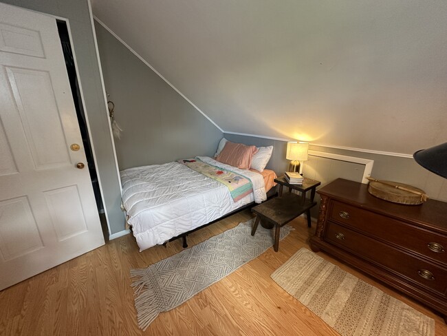 Main Bedroom - 419 Leedsville Rd
