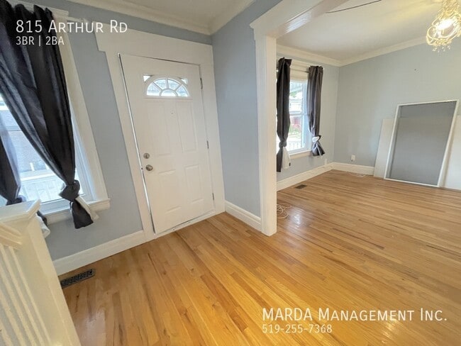 Building Photo - CHARMING 3 BED/1.5 BED HOME IN CENTRAL WINDSOR + UTILITIES