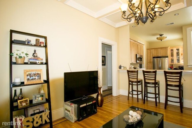 Building Photo - 1105 Stanyan St