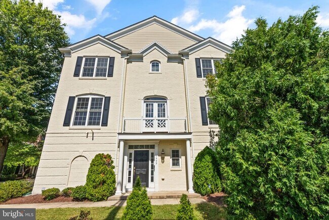 Building Photo - 5999 Grand Pavilion Way
