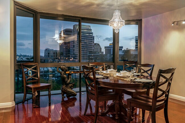 Foto del edificio - 222 Monterey Rd