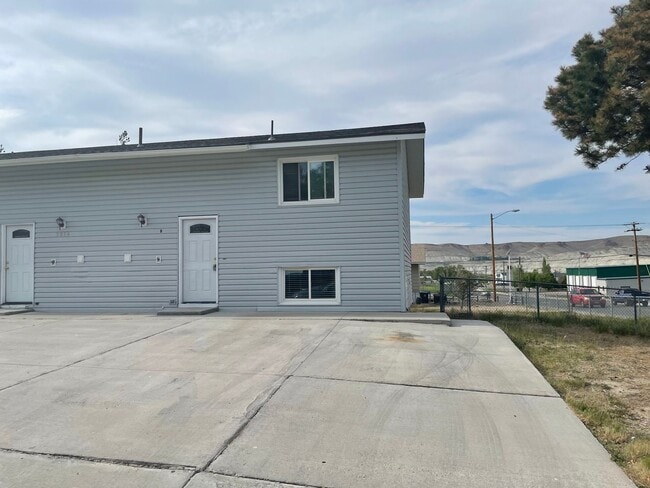 Building Photo - 395 Anvil Dr