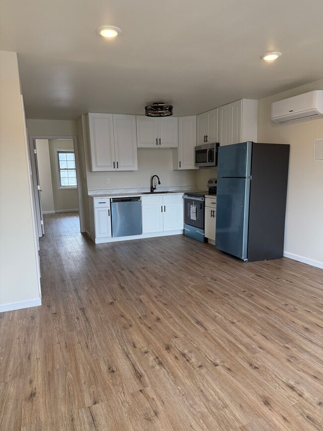 Building Photo - Newly Renovated 2BR in Downtown Myersville!