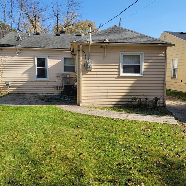 Building Photo - Cozy 2 Bedroom, 1 bath in Warren