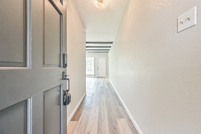 Building Photo - 16718 Barcelona Dr