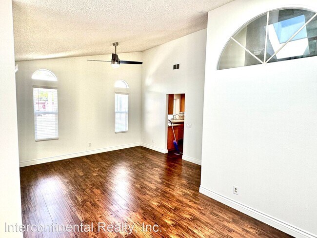 Building Photo - 3 br, 3 bath House - 10040 Norwalk St.