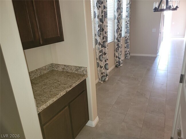 Building Photo - 2919 Tremont Ave